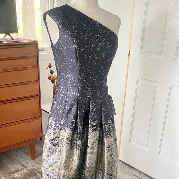 NWT Kay Unger Floor Length One Shoulder Elegant Gown Size 6 Retail $350 - Picture 1 of 8